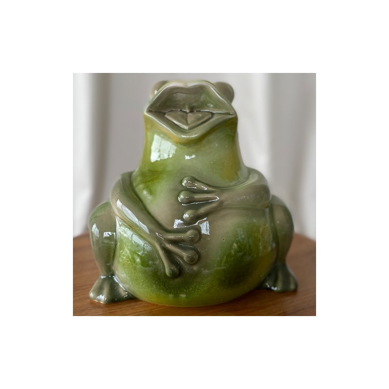 Grenouille moyenne "Love is all"